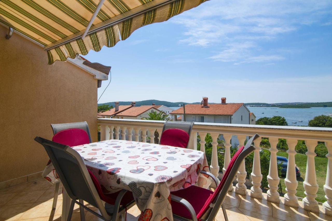 Tara Apartman